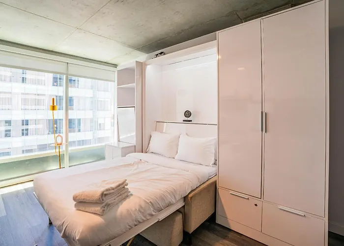 Panoramic Studio-1br-3br, Pool, Gym, Parking, Patio, Bbq *