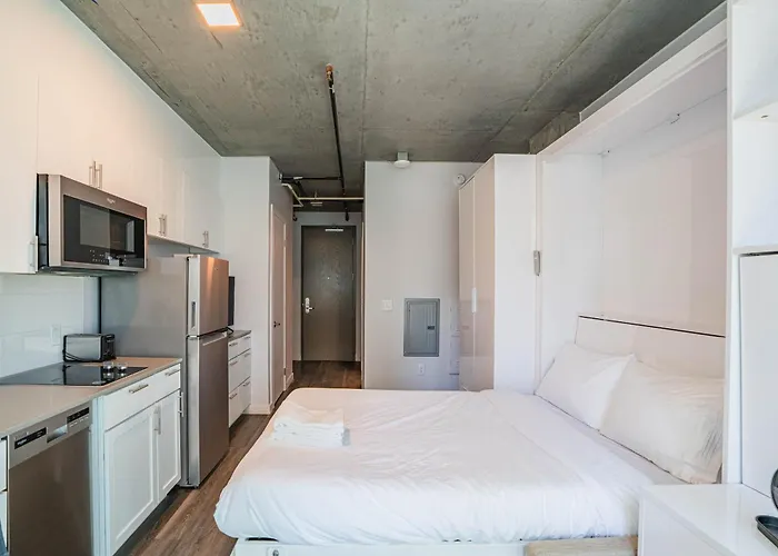 Panoramic Studio-1br-3br, Pool, Gym, Parking, Patio, Bbq *
