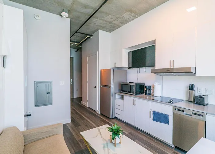 Panoramic Studio-1br-3br, Pool, Gym, Parking, Patio, Bbq *