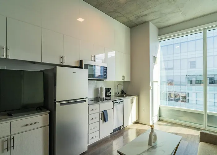 Panoramic Studio-1br-3br, Pool, Gym, Parking, Patio, Bbq