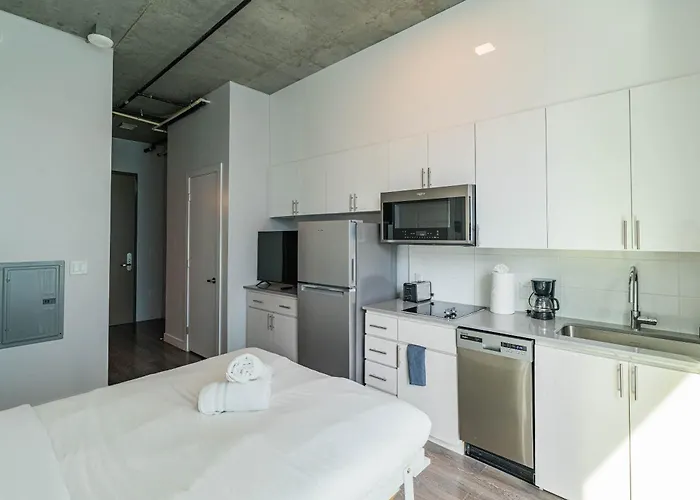 Apartment Panoramic Studio-1br-3br, Pool, Gym, Parking, Patio, Bbq