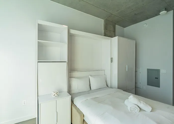 Panoramic Studio-1br-3br, Pool, Gym, Parking, Patio, Bbq
