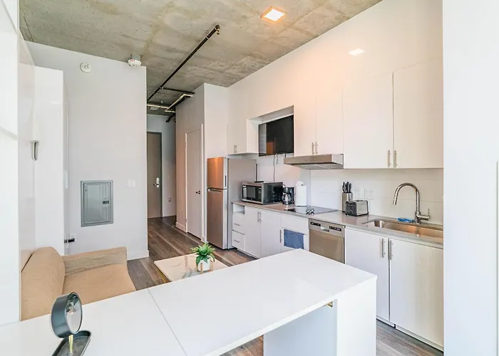 Panoramic Studio-1br-3br, Pool, Gym, Parking, Patio, Bbq *