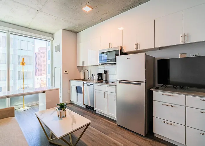 Panoramic Studio-1br-3br, Pool, Gym, Parking, Patio, Bbq